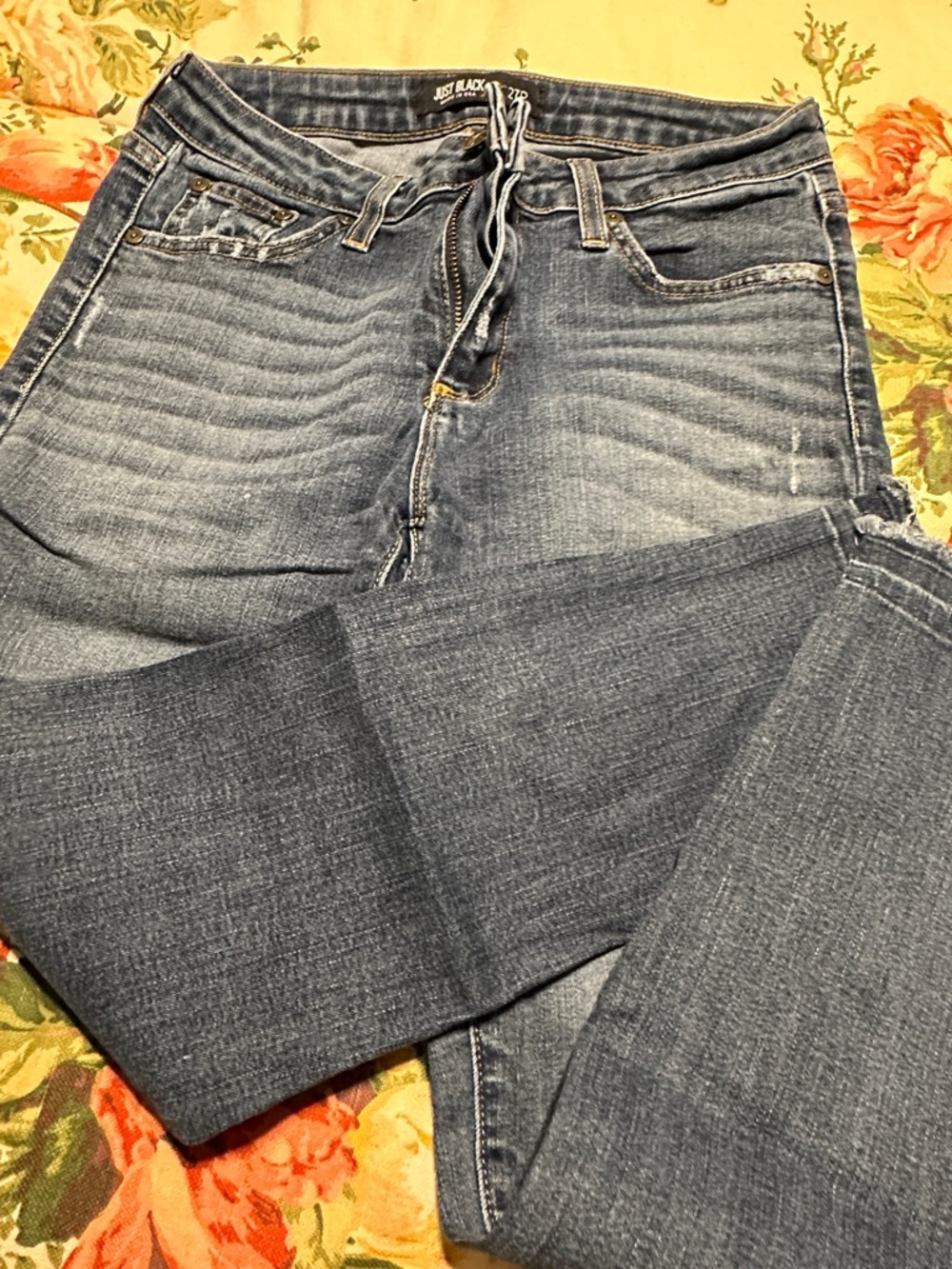 Just Black Women's Faded Blue Straight Jeans